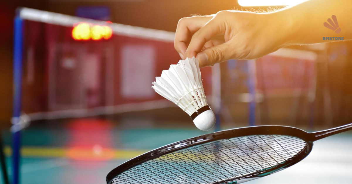 nên mua vợt Yonex hay Lining